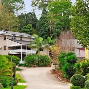 Villa 4br Exec Large House Close To Shops,train & Buses, Brisbane