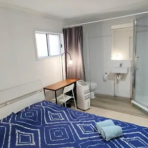 Guest house 72 On Newnham, Brisbane